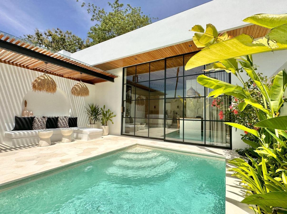 The Suites By The Young Villas Улувату Экстерьер фото