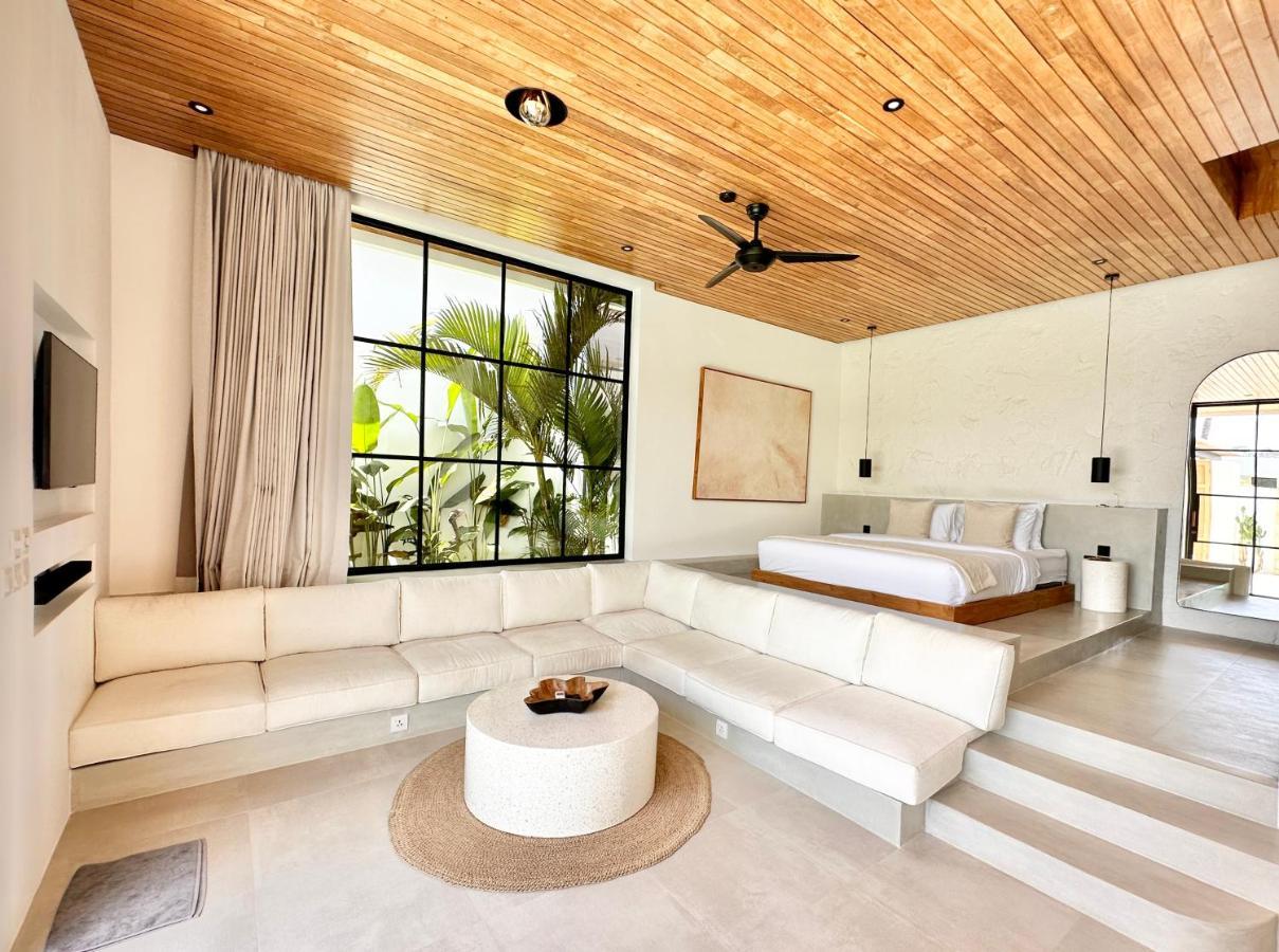 The Suites By The Young Villas Улувату Экстерьер фото