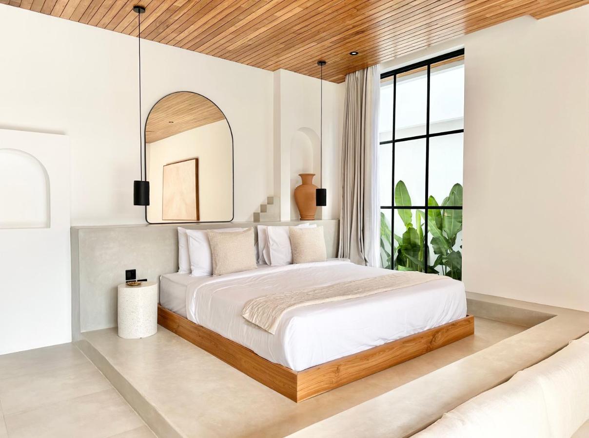 The Suites By The Young Villas Улувату Экстерьер фото