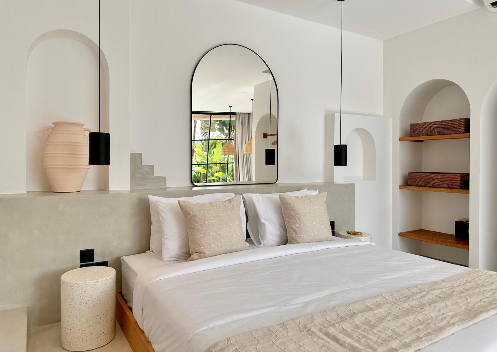The Suites By The Young Villas Улувату Экстерьер фото