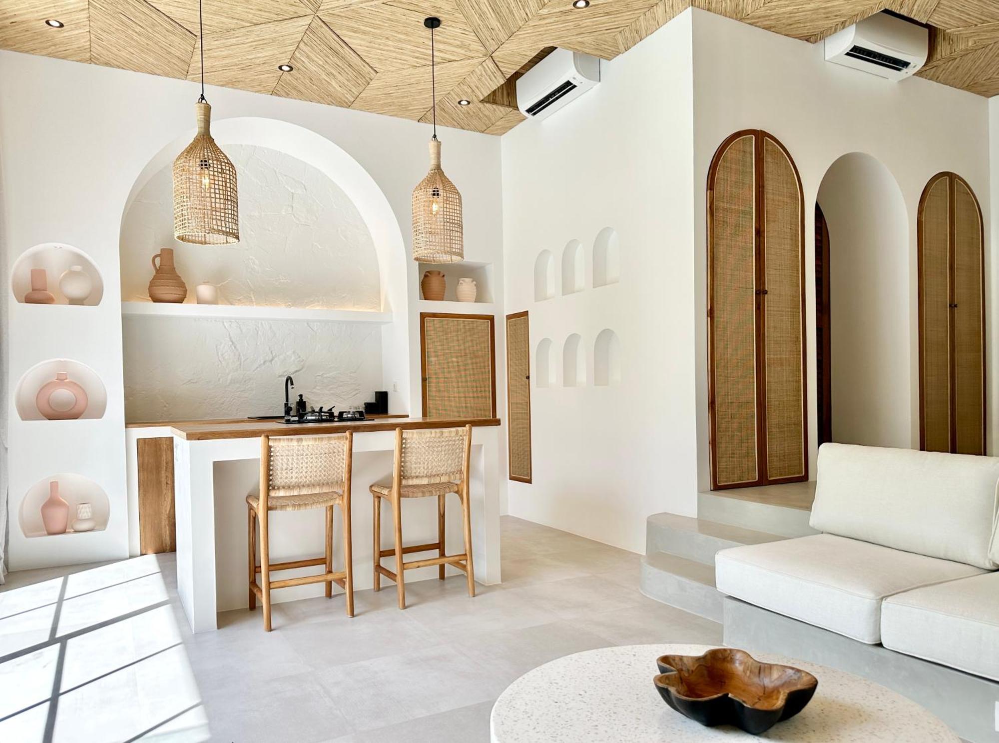 The Suites By The Young Villas Улувату Экстерьер фото